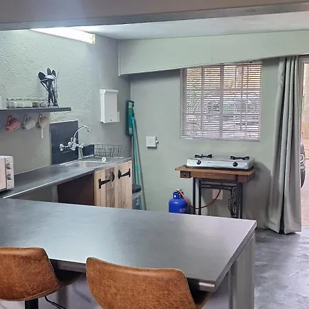 Giraffe Self Catering Cottage Mbombela Exterior photo