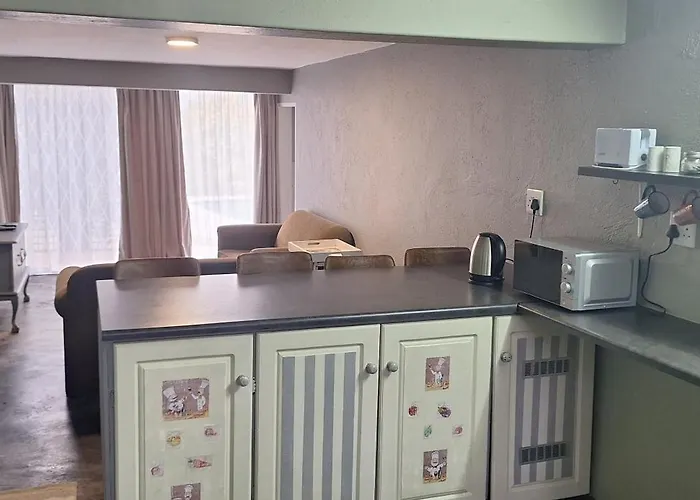Giraffe Self Catering Cottage