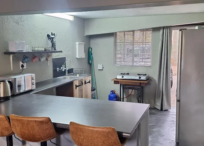 Giraffe Self Catering Cottage