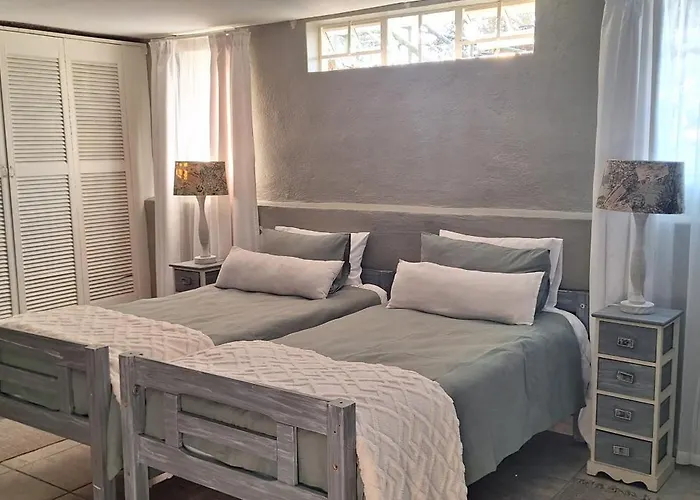 Giraffe Self Catering Cottage